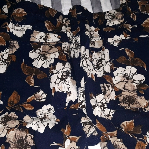 Stylish Issac Mizrahi Slacks SZ:10P - Picture 5 of 5